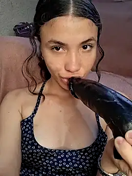 choking on the thick cock with a lot of saliva 🤤🤤 engasgando no pau grosso com muita saliva💦 - video by PocaHontas2026 cam model