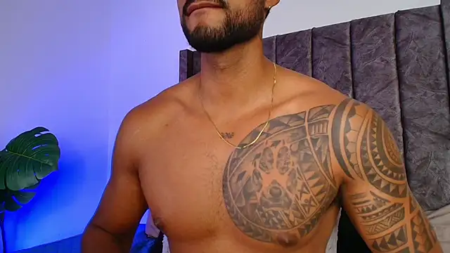 I like how your fingers play in my ass - vídeo de la modelo de cam LiamGarcia1