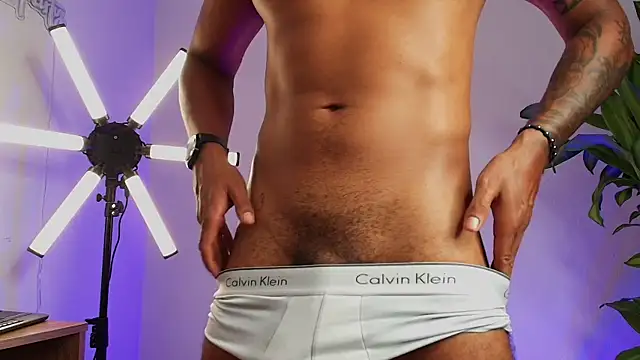 my cock your favorite food - vídeo de la modelo de cam LiamGarcia1