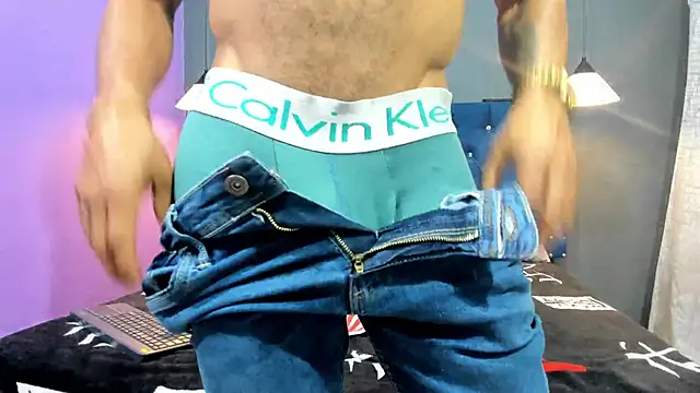 sexy body cum para mi lindo publico - video di Salomon_koude modella di cam