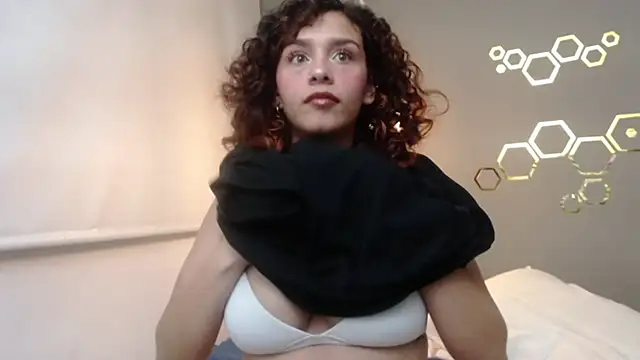 rub pussy 👌 - video by Sarabubbie cam model