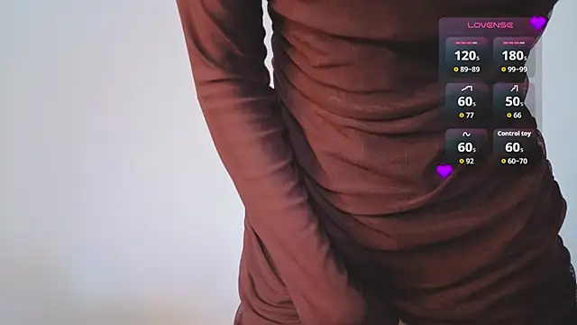 To hot for you to ignore 🔥 - video van Queen_Evaah cam-model