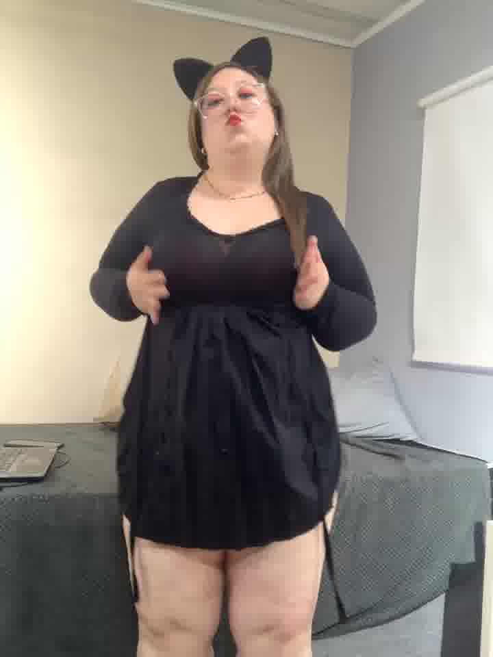 Fuck me with my fav dress – video modela na kameri Chloee_Peach