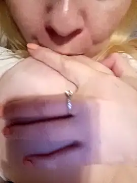 [31 Oct 23:16] Private Show – video modela na kameri Lauri_scherri