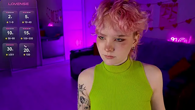 Kitty private Show - video by School_Love cam model