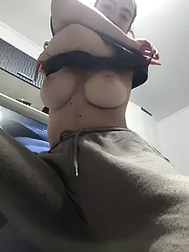 Sucking cock with friends spectators