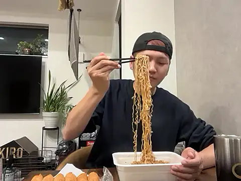 [1 Nov 18:29] Public Show - video by ken_0927 cam model