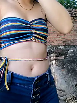 🥴How nice to get my little feet dirty 🦶🏻🤭 - video by sweet_outdoor_charm cam model