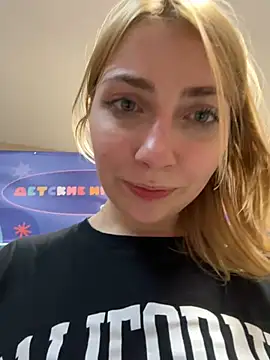 CUM ON HEELS IN STORE!