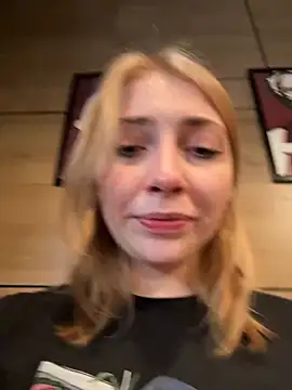 🍟🥵Risky sit FULL NAKED in KFC+play with Pussy under table 🥵🍟