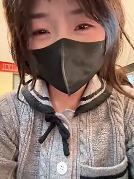 商场开放式楼道假阳具自慰，大胆喷水💦