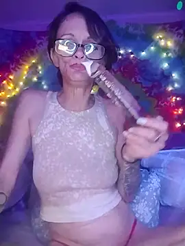 licking cake frosting off my dildo hehe－カメラキャストのivylee31の動画