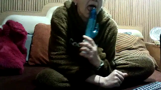 [28 Jan 22:29] Private Show - AlanaLaDream 캠 모델의 동영상