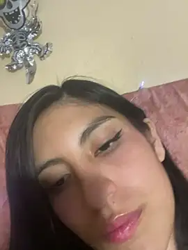 Make me red face and boobs whit spanks - video di Sweett_Sarita modella di cam