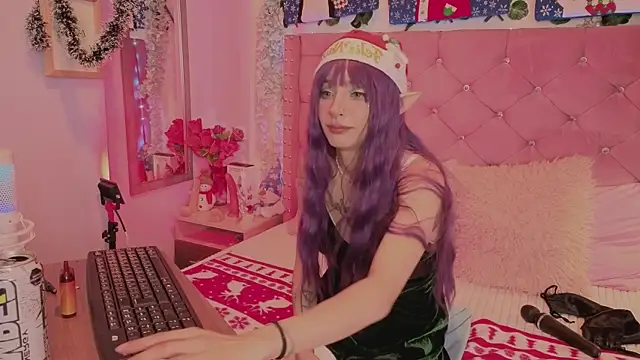 Elf playing with balloons - วิดีโอโดย lauren_evans96 โมเดลแคม