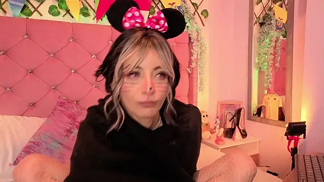 Suck Lauren, suck - video by lauren_evans96 cam model