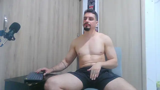 Huge discharge after erotic dance - video by Aaron_kwok28 cam model