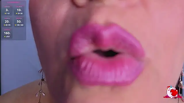 delicius naked - video by Sharllot_bbw cam model