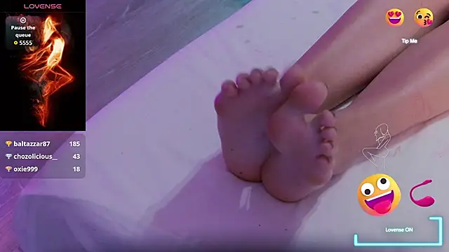 Stepping in stilettos - 視頻由 FeetVibe 主播提供