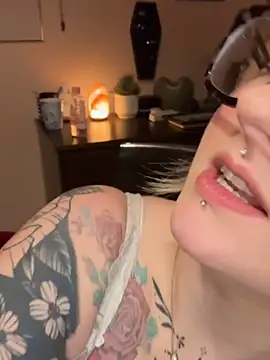 loose my glasses as you fuck my face - video by kInk_with_me cam model