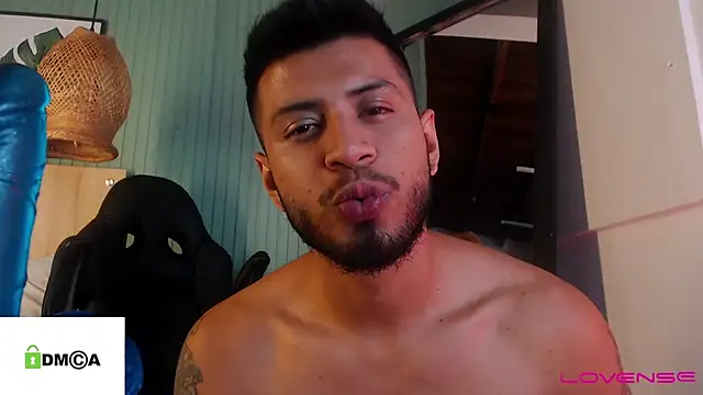 kiss man - vidéo du modèle de showcams Colby_brown03