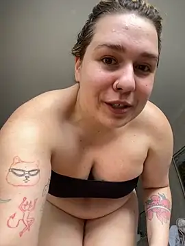 playing with my toys - video van SuzieMurray cam-model