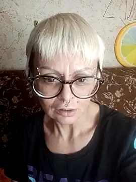 muscle show, armpit licking, pussy licking, squirt - video by Gardener_of_Illusions cam model