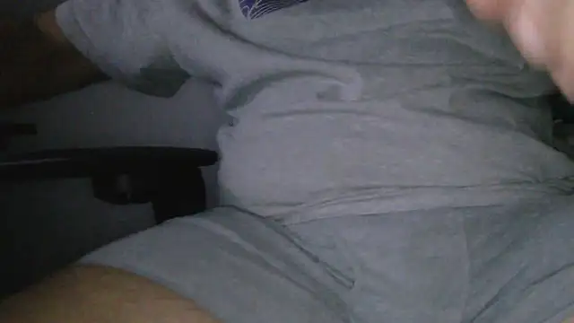 [11 Feb 22:35] Public Show - vidéo du modèle de showcams Leo_Sanders