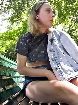 Squirting in the park - video by Public_Katrisha cam model