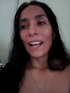 We can speak too 🤗 - chloewildd_ adlı kamera modelinin videosu