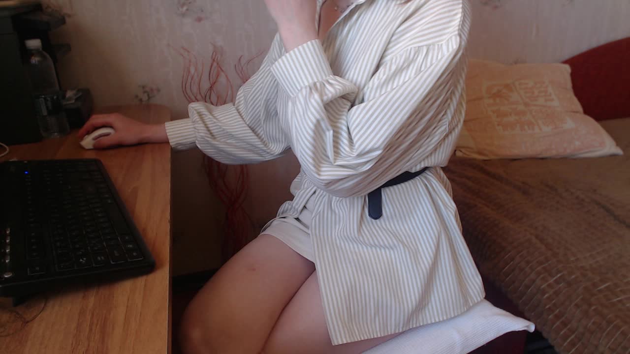 Masturbating Nude wearing Pearl Belt - video by SunnyJoysx cam model