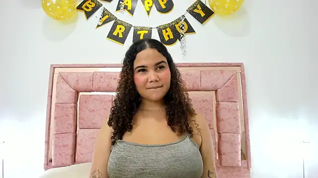 show hbd - video by zoee_lovv cam model