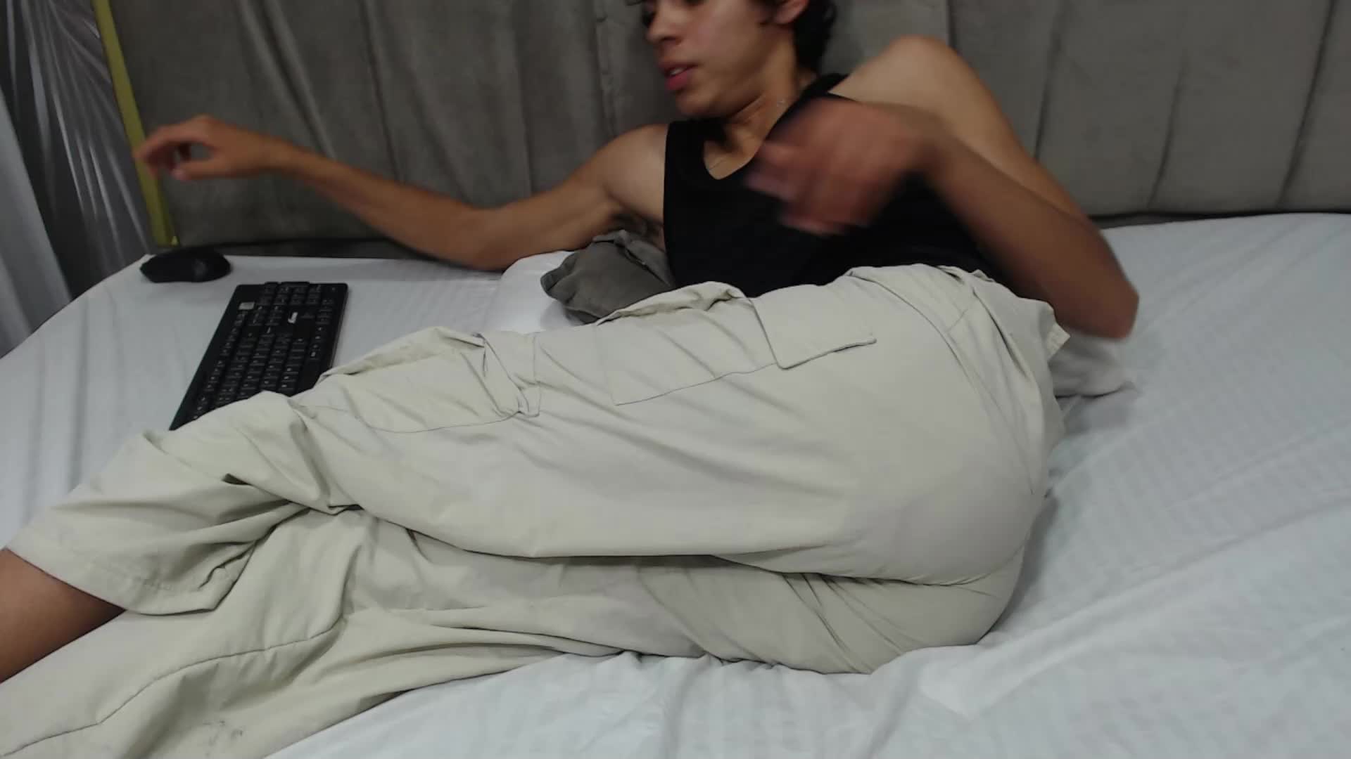 Look at me masturbating and my hot ass - video by tombakker cam model