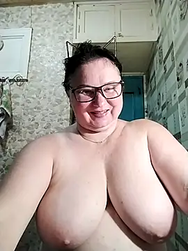 Оскорбляю сыночку 🫵💪💤👾🌚🌚 - video Holly-69 kameramallilta