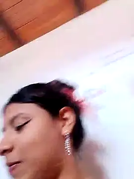 Descubra  qué me hacen - video by maye_dan cam model