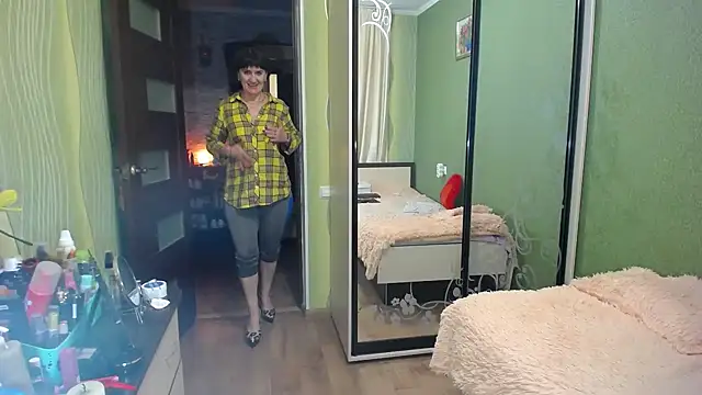 sporty lady with a nice ass - video by Hot-Tina