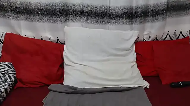 Bending on a loose dress - video của người mẫu cam MistressShirleyx