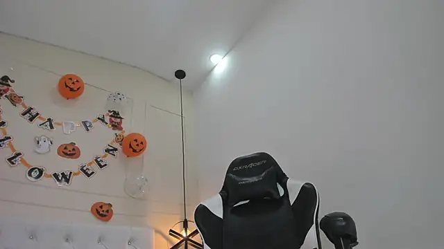 cream coming out of the pussy - video by Slut_Milf_ cam model