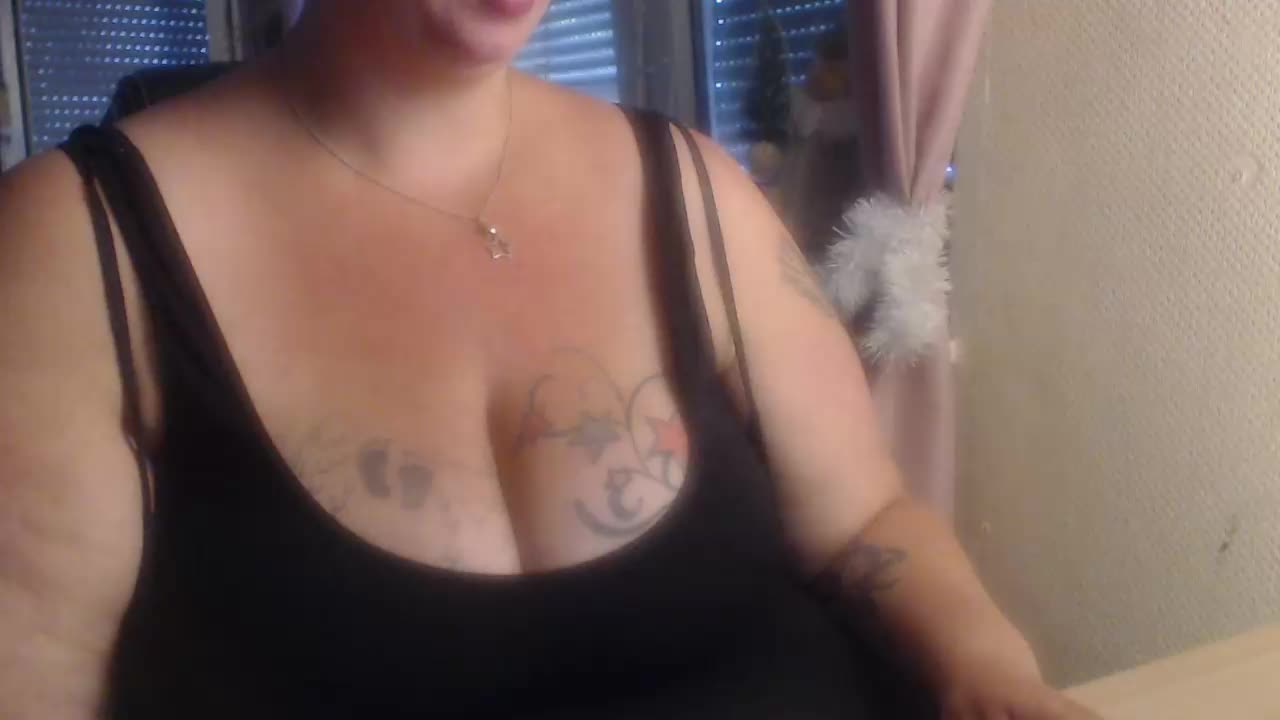[25 Jun 19:29] Private Show - video by Mrs-Luder cam model