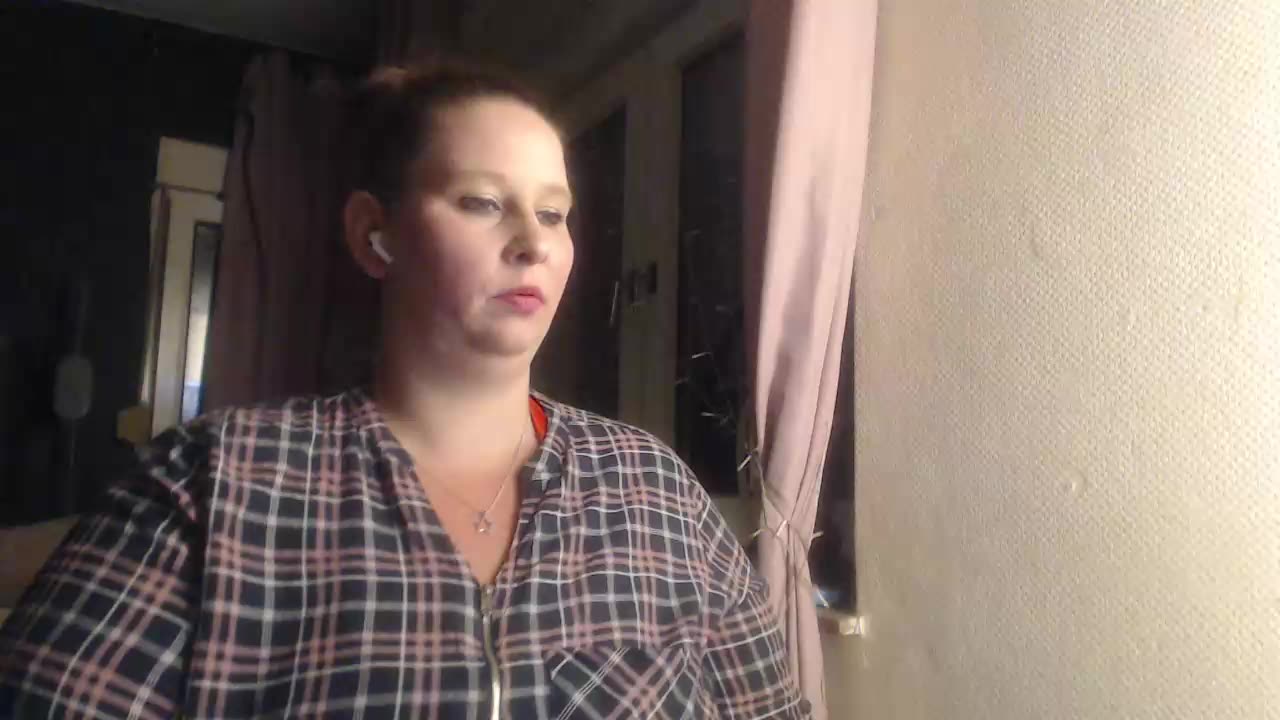 [24 Sep 23:02] Private Show - video di Mrs-Luder modella di cam