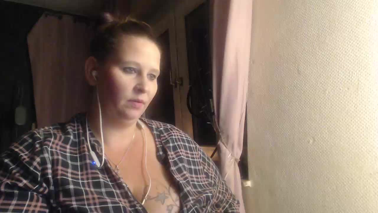 [3 Oct 00:23] Private Show - video di Mrs-Luder modella di cam