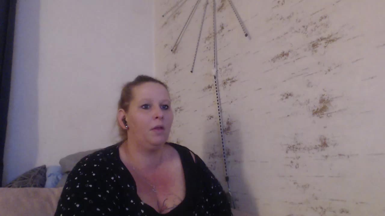 [26 Apr 20:44] Private Show - video di Mrs-Luder modella di cam
