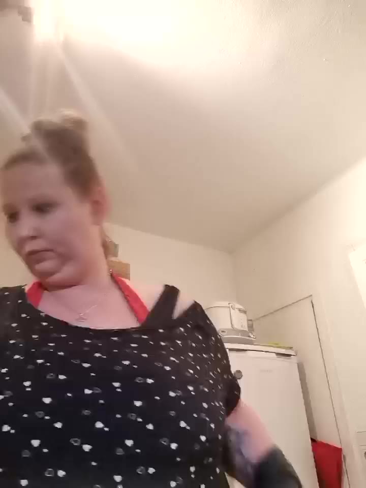 [8 Apr 20:20] küchen show - video by Mrs-Luder cam model