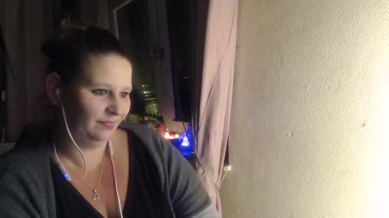 [26 Oct 22:30] Private Show - video di Mrs-Luder modella di cam