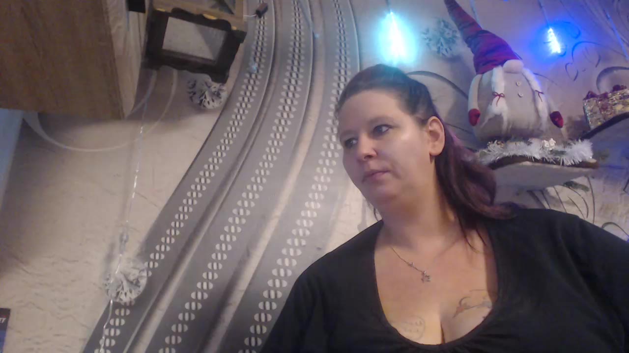 [17 Dec 21:15] Private Show - video di Mrs-Luder modella di cam