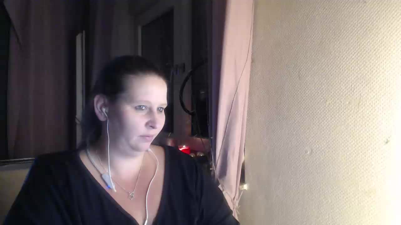 [24 Oct 19:32] Private Show - video di Mrs-Luder modella di cam