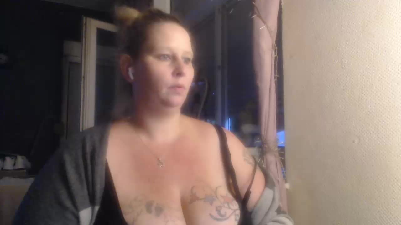 [14 Jul 21:44] Private Show - video di Mrs-Luder modella di cam