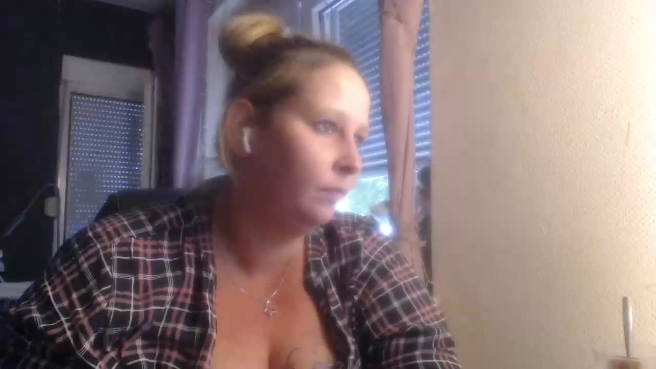 [10 Jul 19:15] Private Show - video di Mrs-Luder modella di cam