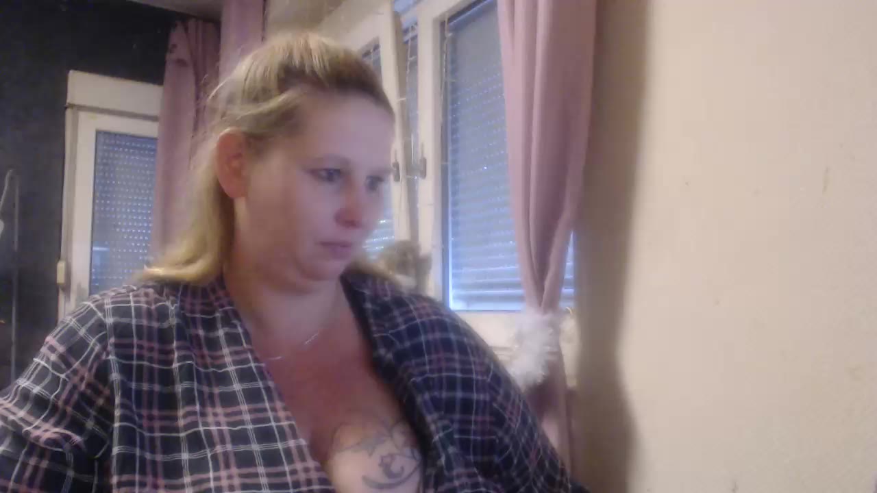 [24 May 19:31] Private Show - video di Mrs-Luder modella di cam