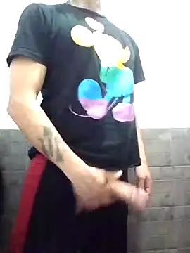 [16 Aug 00:04] Public Show - vídeo de la modelo de cam 1Amarguetix